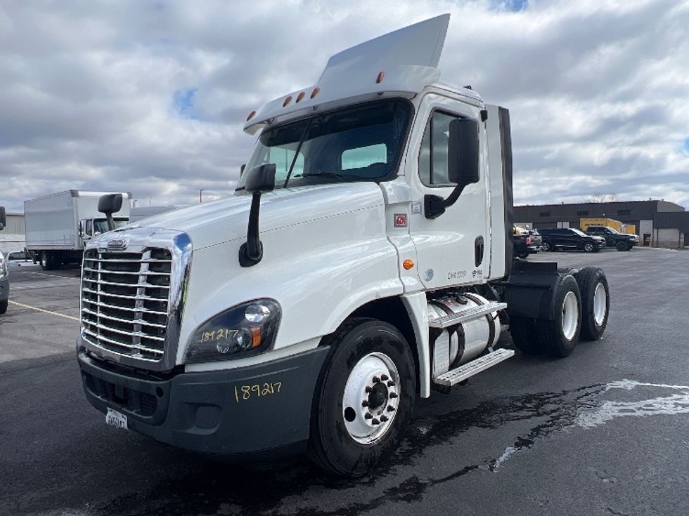 Day Cab Tractor-Heavy Duty Tractors-Freightliner-2018-Cascadia 12564ST-Piqua-OH-464,407\n\t\tmiles-$ 35,750 - Image 3