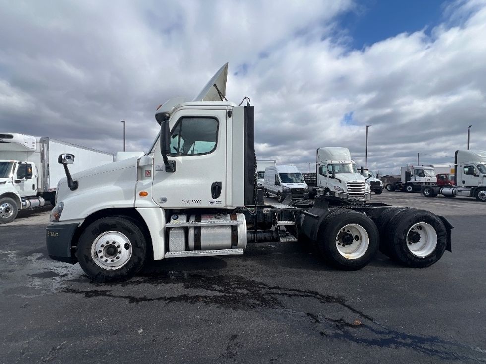 Day Cab Tractor-Heavy Duty Tractors-Freightliner-2018-Cascadia 12564ST-Piqua-OH-464,407\n\t\tmiles-$ 35,750 - Image 4