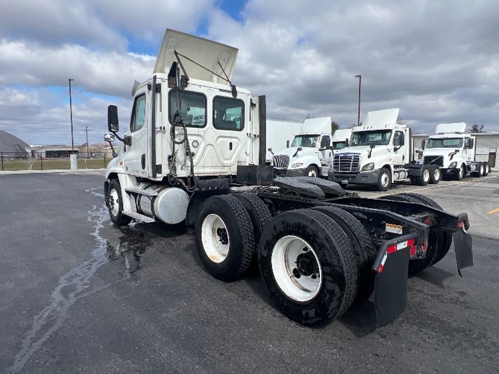 Day Cab Tractor-Heavy Duty Tractors-Freightliner-2018-Cascadia 12564ST-Piqua-OH-464,407\n\t\tmiles-$ 35,750 - Image 5