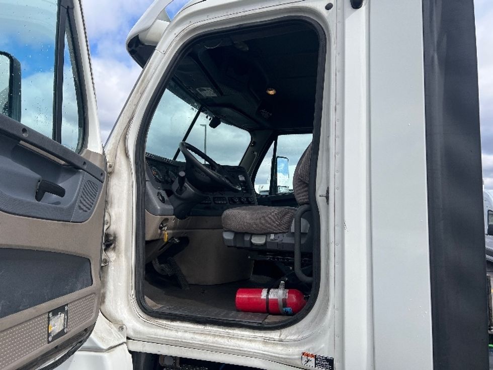 Day Cab Tractor-Heavy Duty Tractors-Freightliner-2018-Cascadia 12564ST-Piqua-OH-464,407\n\t\tmiles-$ 35,750 - Image 9