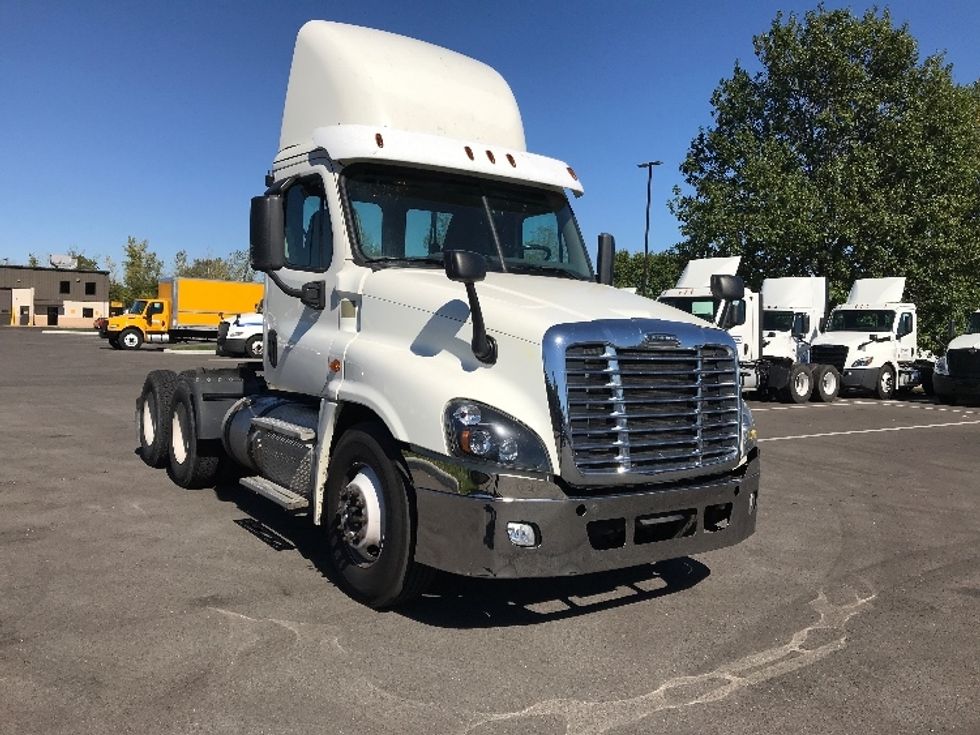 Day Cab Tractor-Heavy Duty Tractors-Freightliner-2018-Cascadia 12564ST-Piqua-OH-468,495\n\t\tmiles-$ 40,750 - Image 1