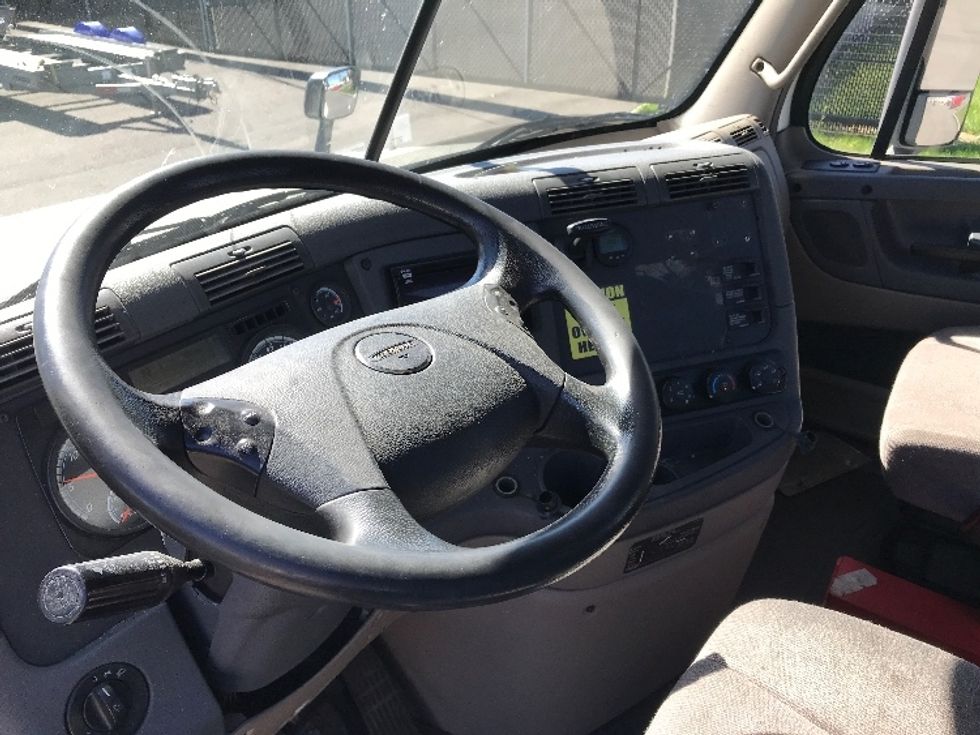 Day Cab Tractor-Heavy Duty Tractors-Freightliner-2018-Cascadia 12564ST-Piqua-OH-468,495\n\t\tmiles-$ 40,750 - Image 10