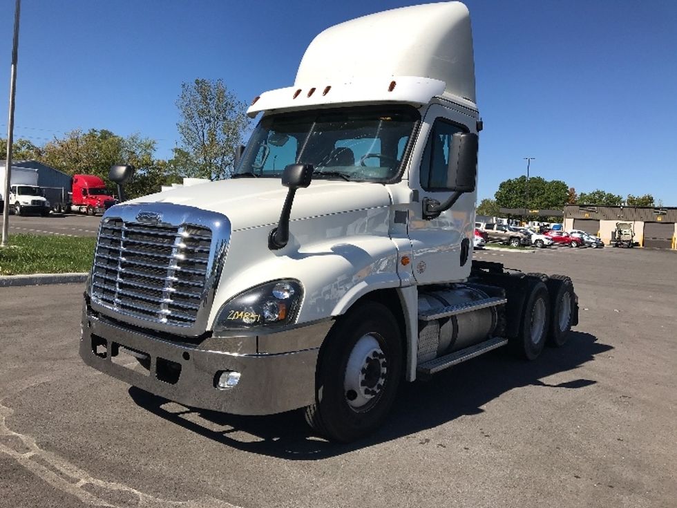 Day Cab Tractor-Heavy Duty Tractors-Freightliner-2018-Cascadia 12564ST-Piqua-OH-468,495\n\t\tmiles-$ 40,750 - Image 3