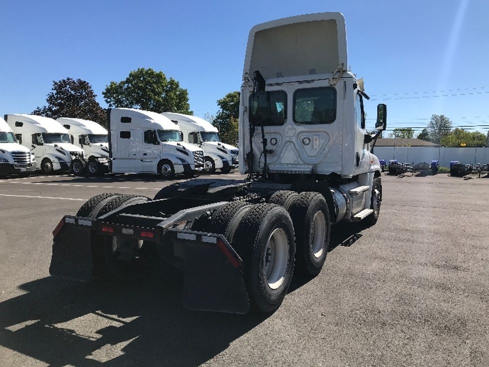 Day Cab Tractor-Heavy Duty Tractors-Freightliner-2018-Cascadia 12564ST-Piqua-OH-468,495\n\t\tmiles-$ 40,750 - Image 7