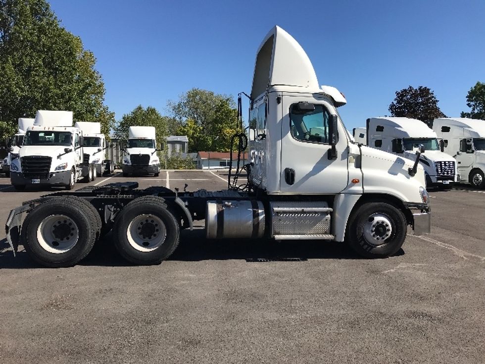 Day Cab Tractor-Heavy Duty Tractors-Freightliner-2018-Cascadia 12564ST-Piqua-OH-468,495\n\t\tmiles-$ 40,750 - Image 8