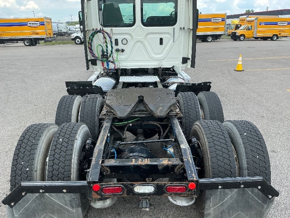 Day Cab Tractor-Heavy Duty Tractors-Freightliner-2018-Cascadia 12564ST-Piqua-OH-479,694\n\t\tmiles-$ 33,750 - Image 6
