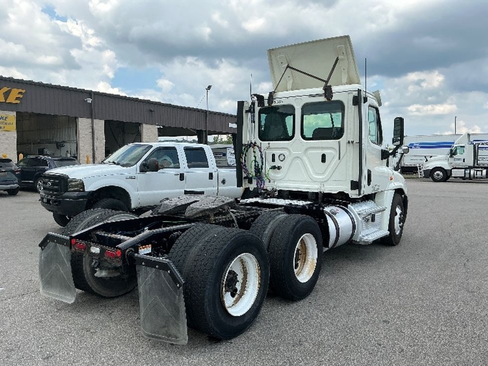 Day Cab Tractor-Heavy Duty Tractors-Freightliner-2018-Cascadia 12564ST-Piqua-OH-479,694\n\t\tmiles-$ 33,750 - Image 7