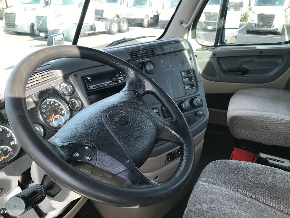 2018 Freightliner Cascadia 125" Sleeper Cab photo 9