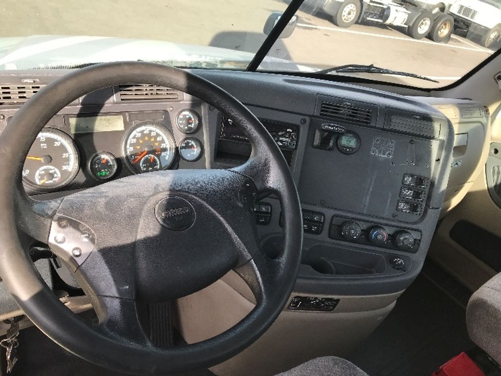 2018 Freightliner Cascadia 125" Sleeper Cab photo 10