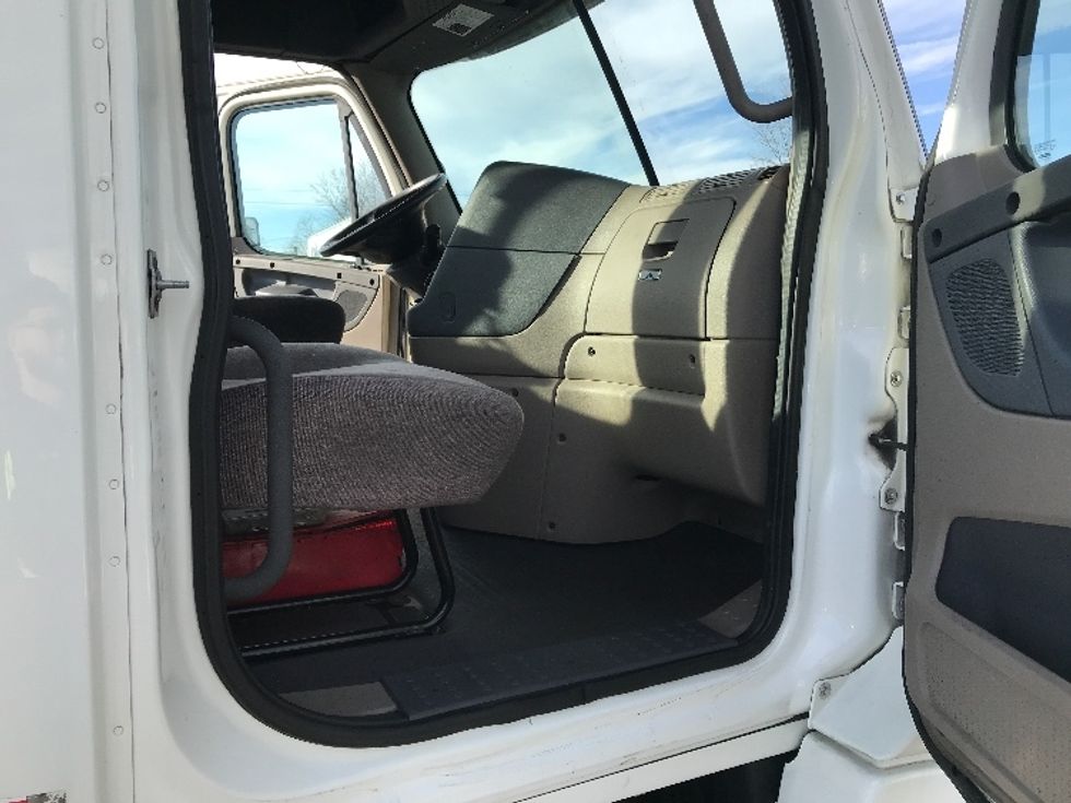 2018 Freightliner Cascadia 125" Sleeper Cab photo 11
