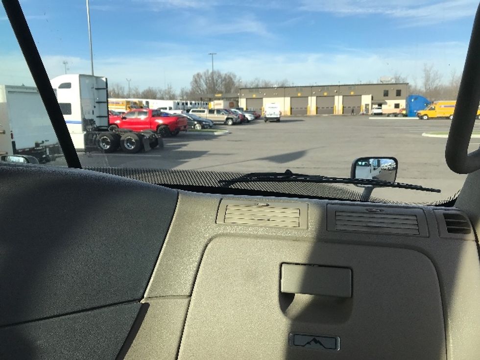 2018 Freightliner Cascadia 125" Sleeper Cab photo 12