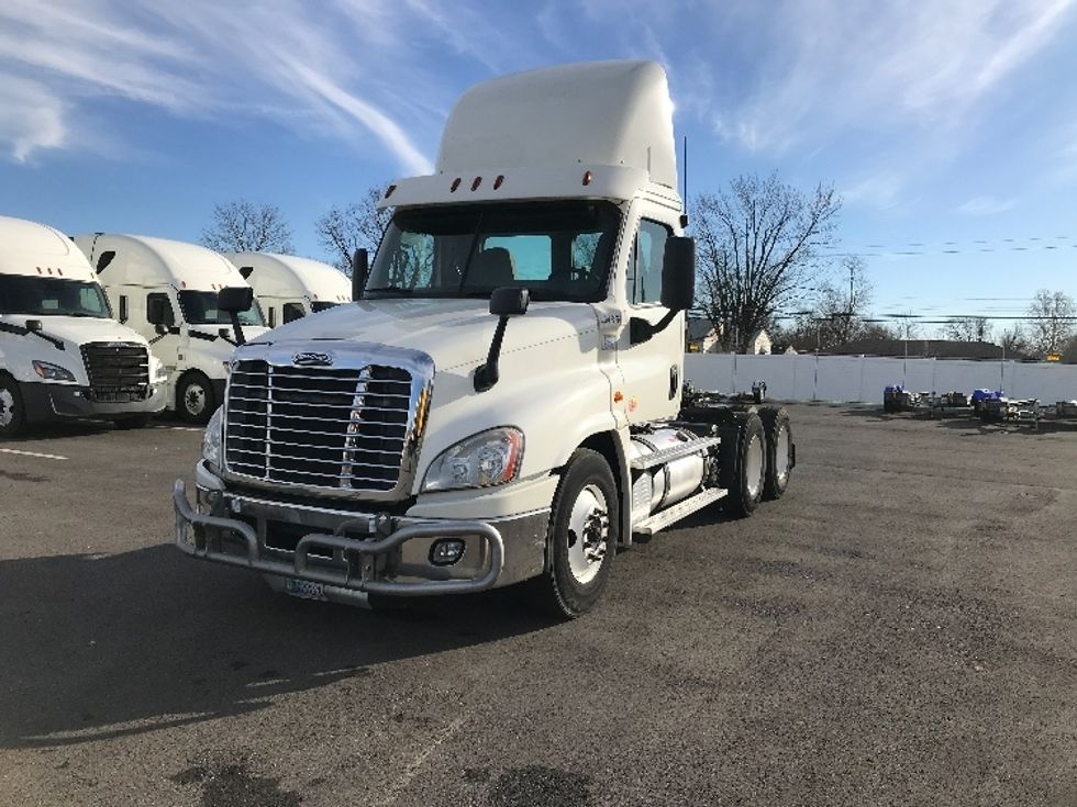 2018 Freightliner Cascadia 125" Sleeper Cab photo 3