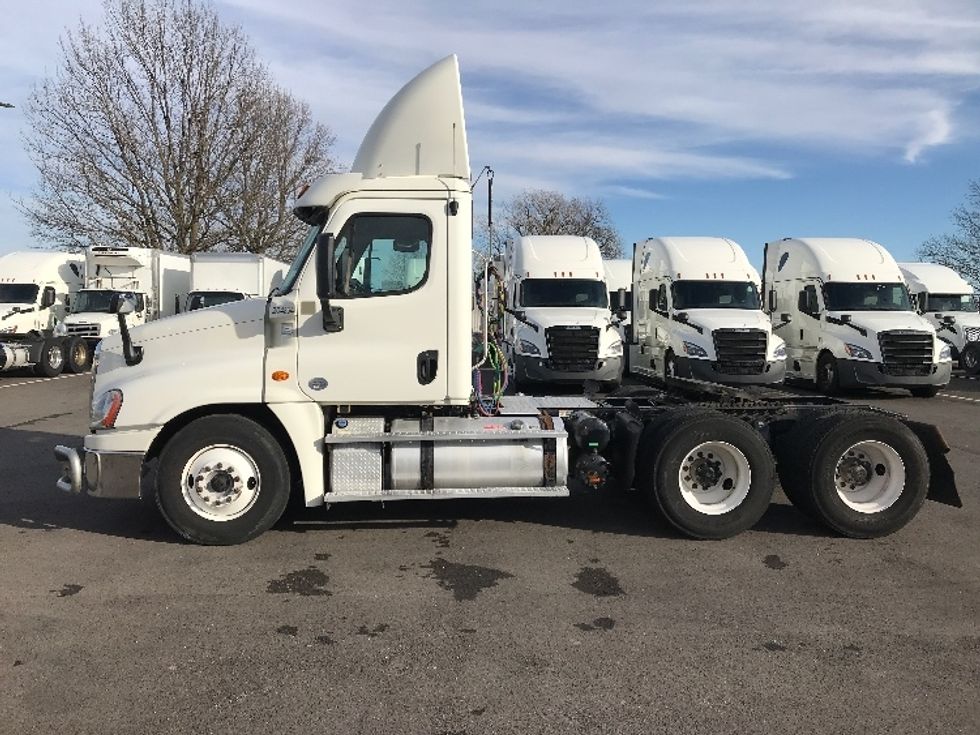 2018 Freightliner Cascadia 125" Sleeper Cab photo 4