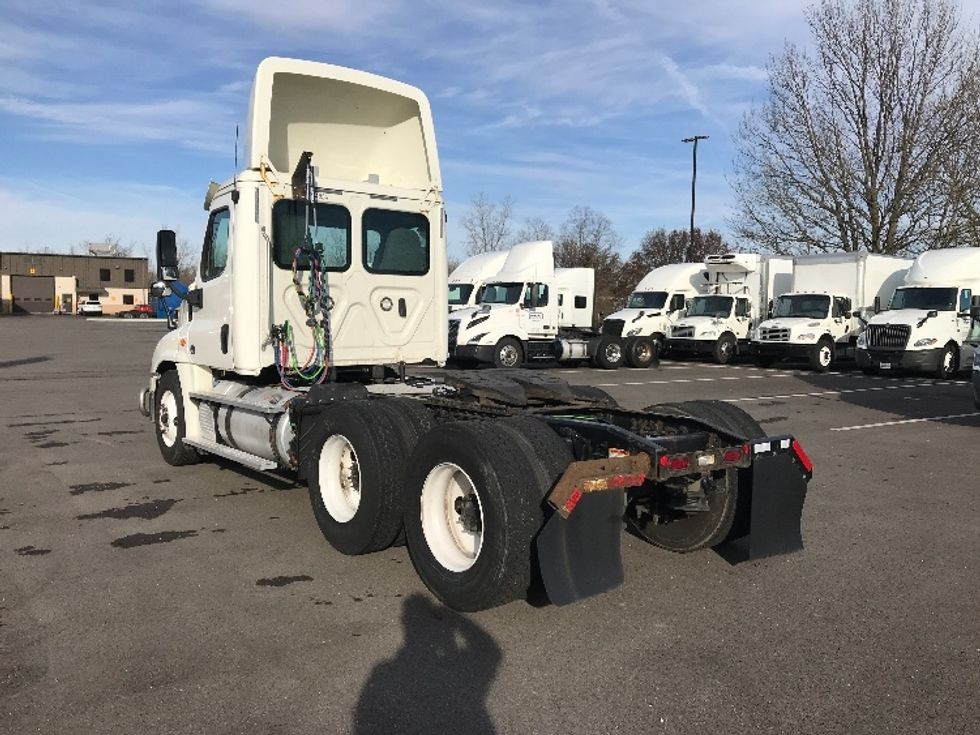 2018 Freightliner Cascadia 125" Sleeper Cab photo 5