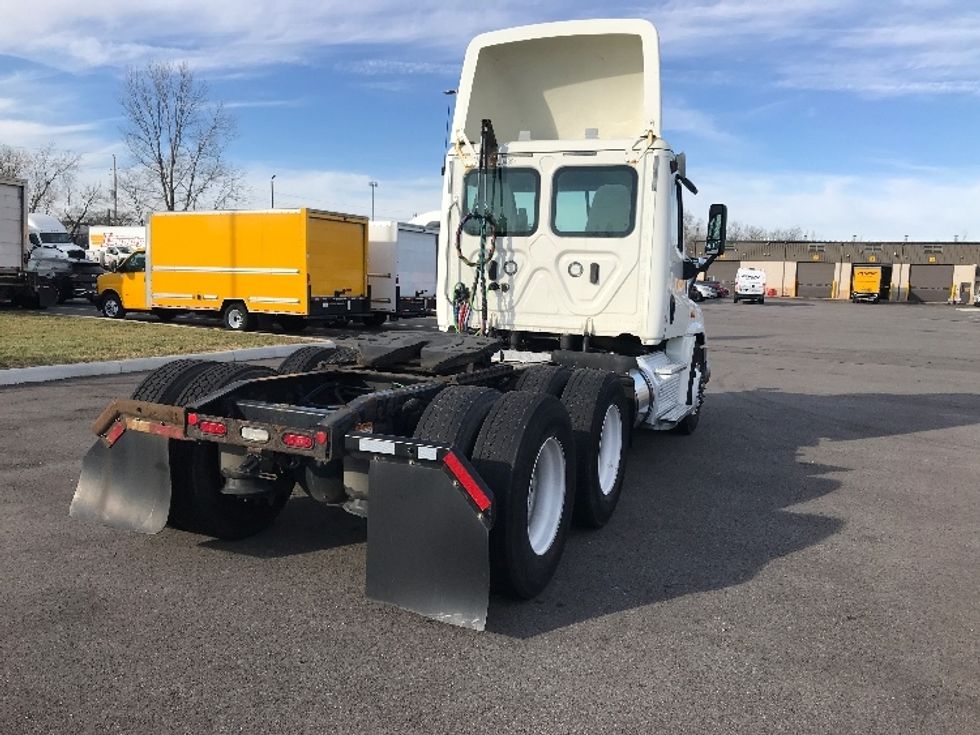 2018 Freightliner Cascadia 125" Sleeper Cab photo 7