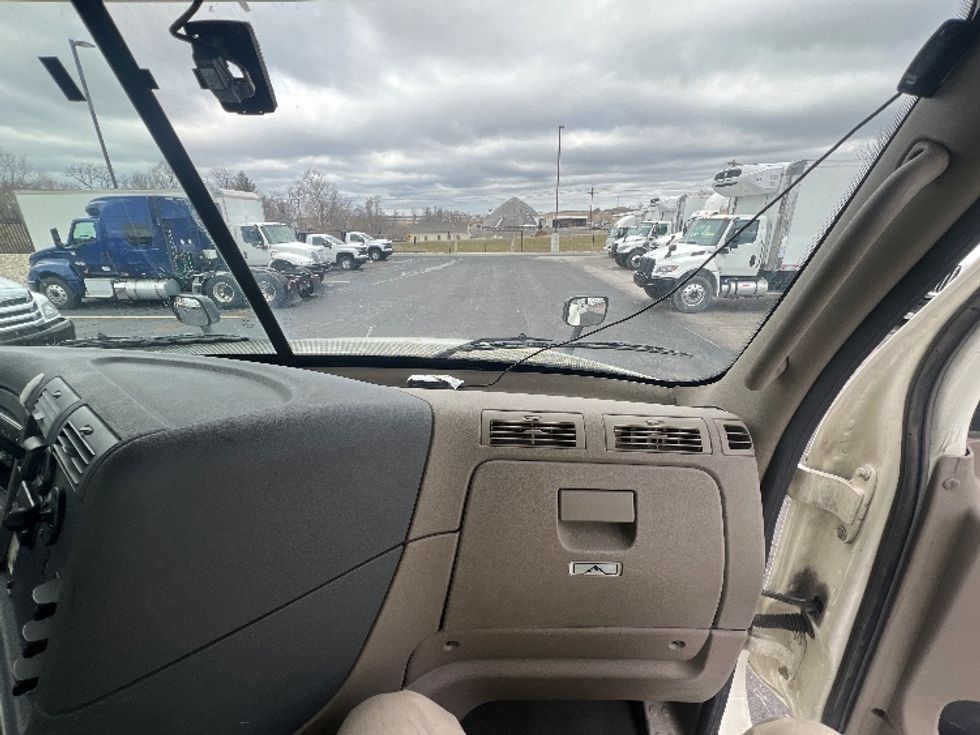 Day Cab Tractor-Heavy Duty Tractors-Freightliner-2018-Cascadia 12564ST-Piqua-OH-501,312\n\t\tmiles-$ 34,250 - Image 13