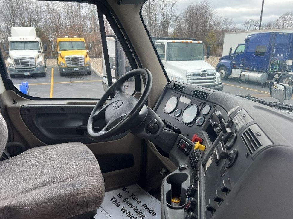 Day Cab Tractor-Heavy Duty Tractors-Freightliner-2018-Cascadia 12564ST-Piqua-OH-501,312\n\t\tmiles-$ 34,250 - Image 14