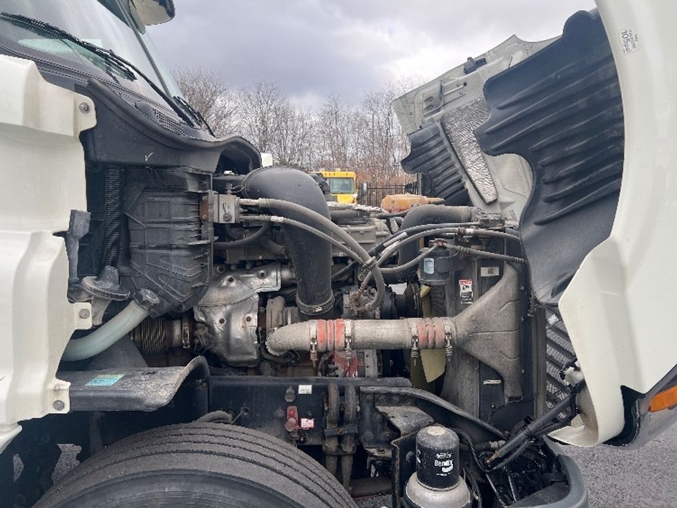 Day Cab Tractor-Heavy Duty Tractors-Freightliner-2018-Cascadia 12564ST-Piqua-OH-501,312\n\t\tmiles-$ 34,250 - Image 15