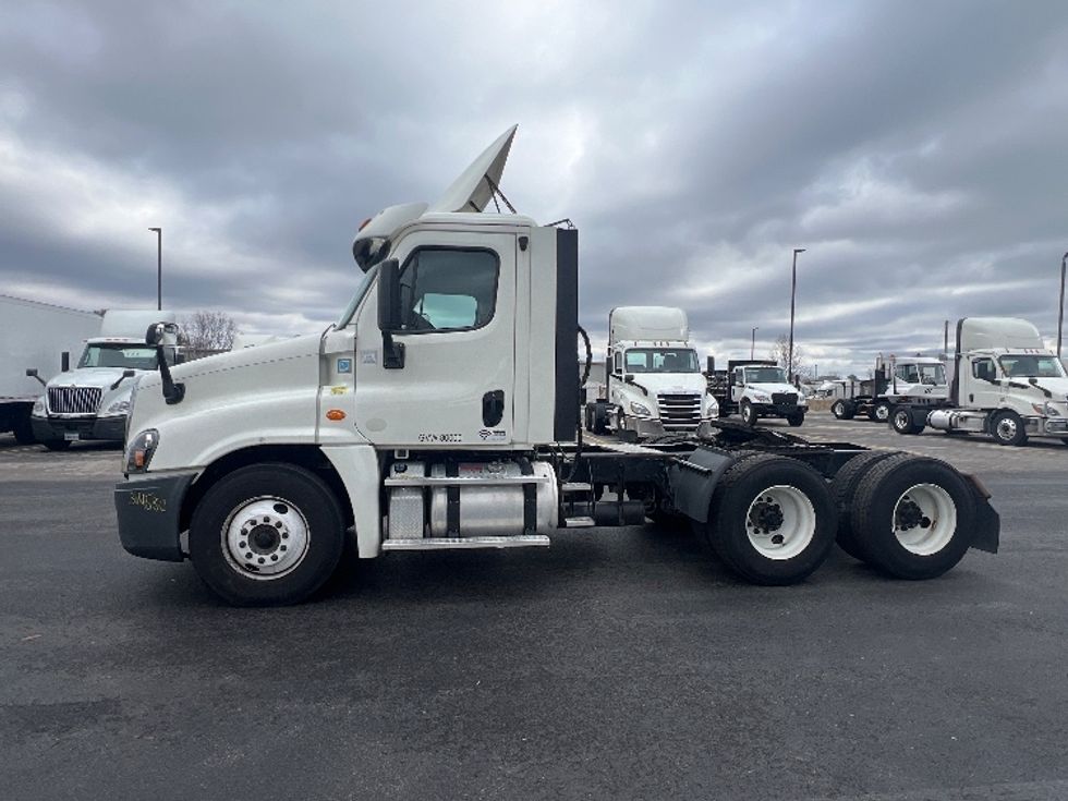 Day Cab Tractor-Heavy Duty Tractors-Freightliner-2018-Cascadia 12564ST-Piqua-OH-501,312\n\t\tmiles-$ 34,250 - Image 4
