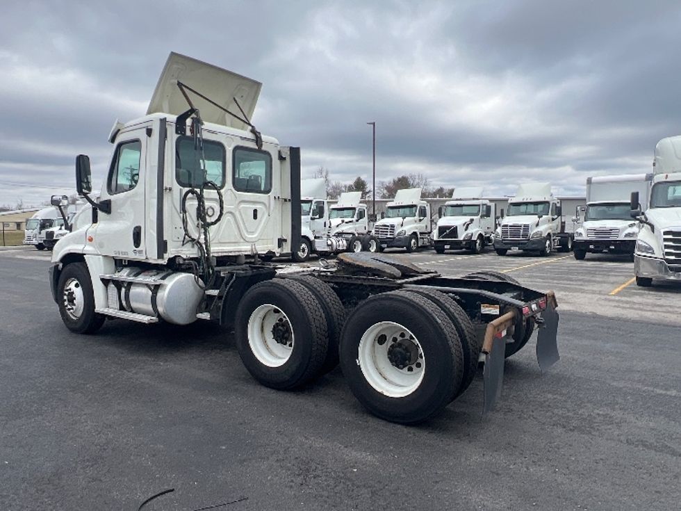 Day Cab Tractor-Heavy Duty Tractors-Freightliner-2018-Cascadia 12564ST-Piqua-OH-501,312\n\t\tmiles-$ 34,250 - Image 5