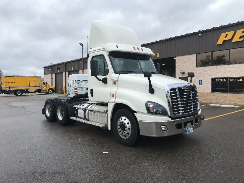 Day Cab Tractor-Heavy Duty Tractors-Freightliner-2018-Cascadia 12564ST-Piqua-OH-506,755\n\t\tmiles-$ 37,500 - Image 1