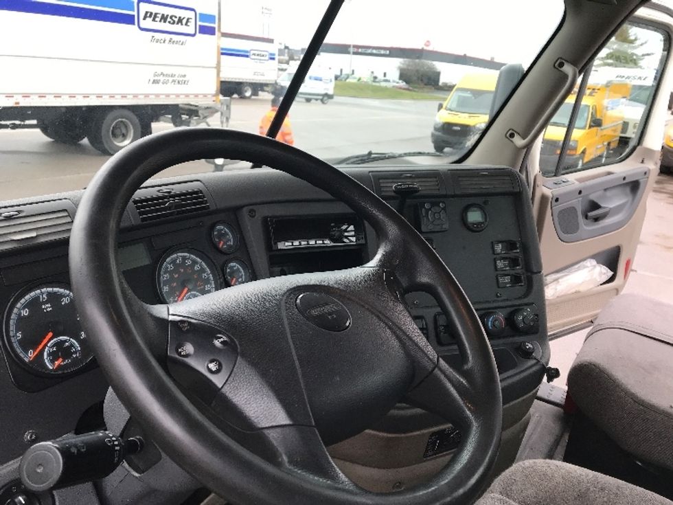 Day Cab Tractor-Heavy Duty Tractors-Freightliner-2018-Cascadia 12564ST-Piqua-OH-506,755\n\t\tmiles-$ 37,500 - Image 10