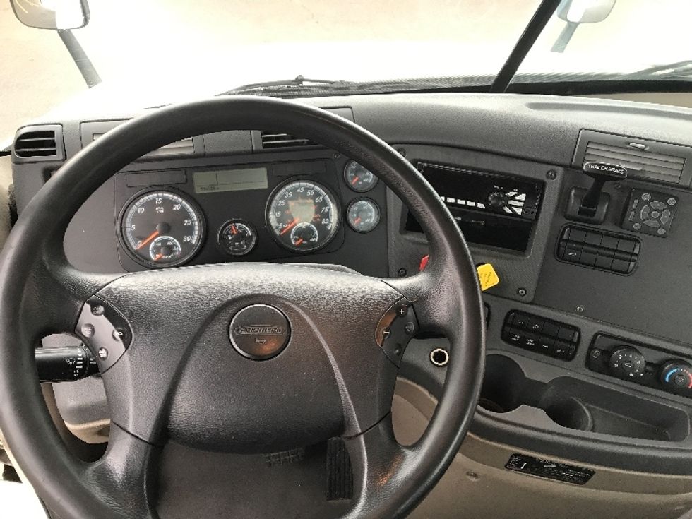 Day Cab Tractor-Heavy Duty Tractors-Freightliner-2018-Cascadia 12564ST-Piqua-OH-506,755\n\t\tmiles-$ 37,500 - Image 11