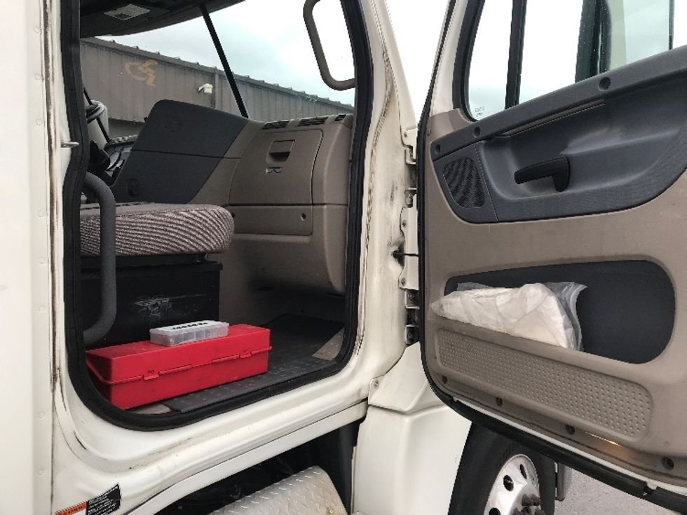 Day Cab Tractor-Heavy Duty Tractors-Freightliner-2018-Cascadia 12564ST-Piqua-OH-506,755\n\t\tmiles-$ 37,500 - Image 12