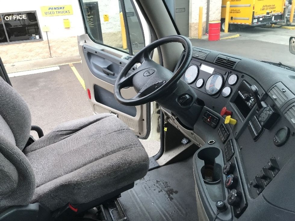 Day Cab Tractor-Heavy Duty Tractors-Freightliner-2018-Cascadia 12564ST-Piqua-OH-506,755\n\t\tmiles-$ 37,500 - Image 14