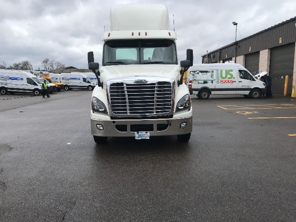 Day Cab Tractor-Heavy Duty Tractors-Freightliner-2018-Cascadia 12564ST-Piqua-OH-506,755\n\t\tmiles-$ 37,500 - Image 2