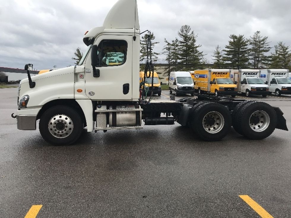 Day Cab Tractor-Heavy Duty Tractors-Freightliner-2018-Cascadia 12564ST-Piqua-OH-506,755\n\t\tmiles-$ 37,500 - Image 4