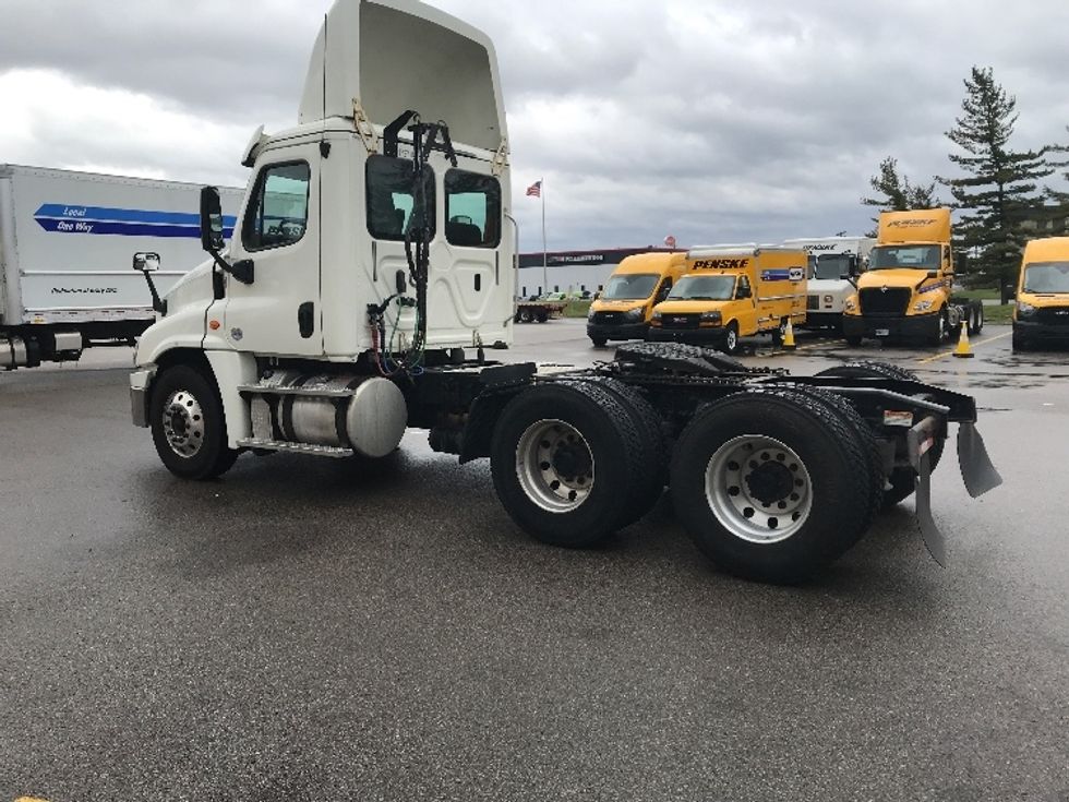 Day Cab Tractor-Heavy Duty Tractors-Freightliner-2018-Cascadia 12564ST-Piqua-OH-506,755\n\t\tmiles-$ 37,500 - Image 5