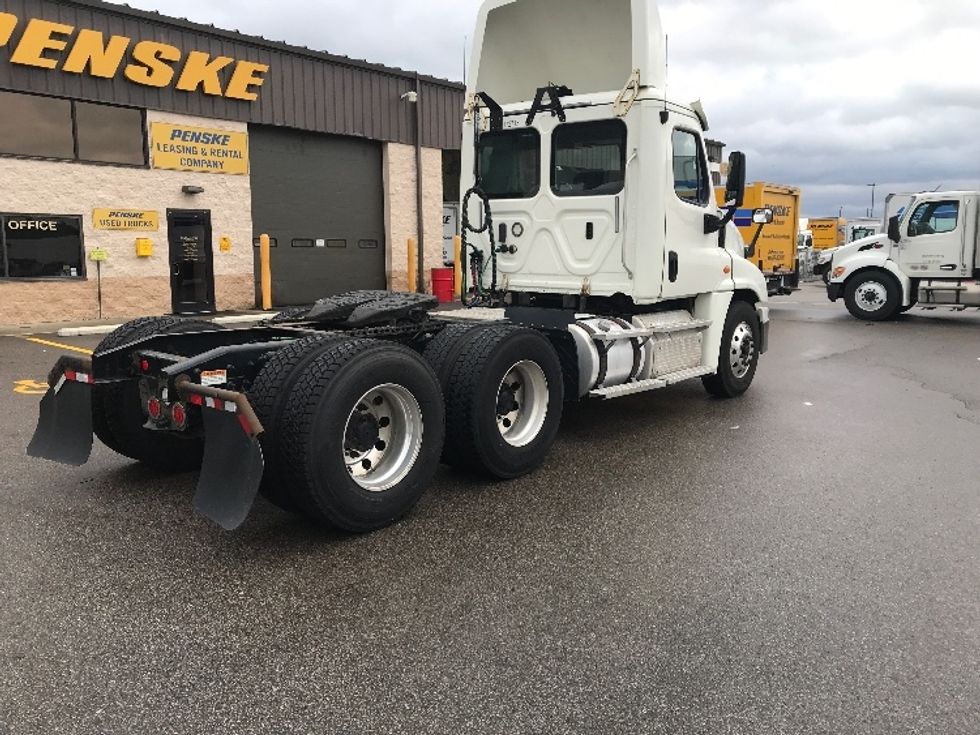 Day Cab Tractor-Heavy Duty Tractors-Freightliner-2018-Cascadia 12564ST-Piqua-OH-506,755\n\t\tmiles-$ 37,500 - Image 7