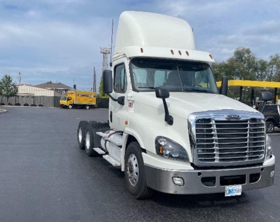 Day Cab Tractor-Heavy Duty Tractors-Freightliner-2018-Cascadia 12564ST-Pittsburgh-PA-402,043\n\t\tmiles-$ 42,000 - Image 1