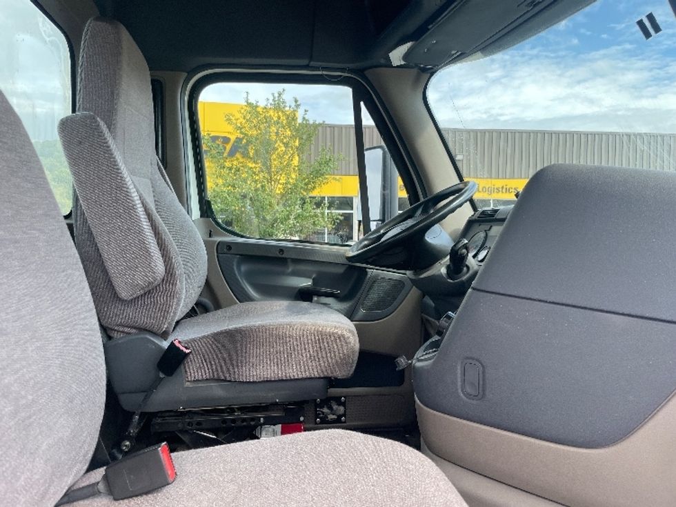 Day Cab Tractor-Heavy Duty Tractors-Freightliner-2018-Cascadia 12564ST-Pittsburgh-PA-402,043\n\t\tmiles-$ 42,000 - Image 14