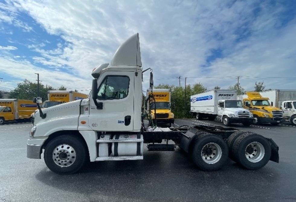 Day Cab Tractor-Heavy Duty Tractors-Freightliner-2018-Cascadia 12564ST-Pittsburgh-PA-402,043\n\t\tmiles-$ 42,000 - Image 4