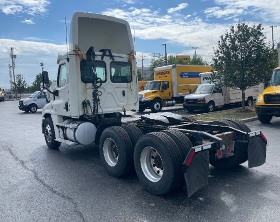 Day Cab Tractor-Heavy Duty Tractors-Freightliner-2018-Cascadia 12564ST-Pittsburgh-PA-402,043\n\t\tmiles-$ 42,000 - Image 5