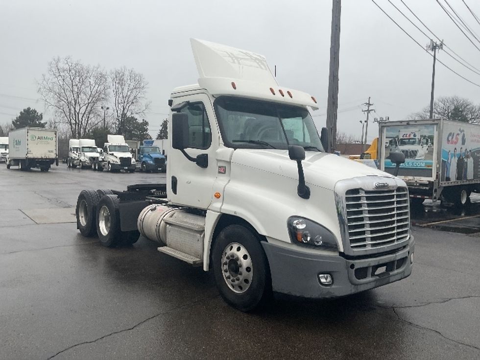 Day Cab Tractor-Heavy Duty Tractors-Freightliner-2018-Cascadia 12564ST-Plymouth-MI-223,420\n\t\tmiles-$ 42,000 - Image 1