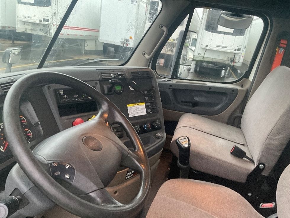 Day Cab Tractor-Heavy Duty Tractors-Freightliner-2018-Cascadia 12564ST-Plymouth-MI-223,420\n\t\tmiles-$ 42,000 - Image 10