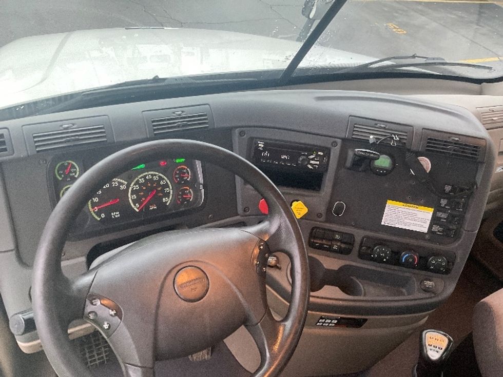 Day Cab Tractor-Heavy Duty Tractors-Freightliner-2018-Cascadia 12564ST-Plymouth-MI-223,420\n\t\tmiles-$ 42,000 - Image 11