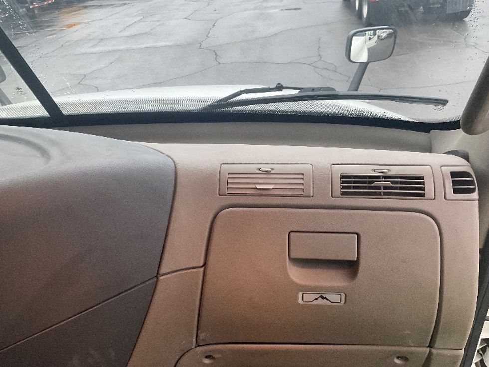 Day Cab Tractor-Heavy Duty Tractors-Freightliner-2018-Cascadia 12564ST-Plymouth-MI-223,420\n\t\tmiles-$ 42,000 - Image 13