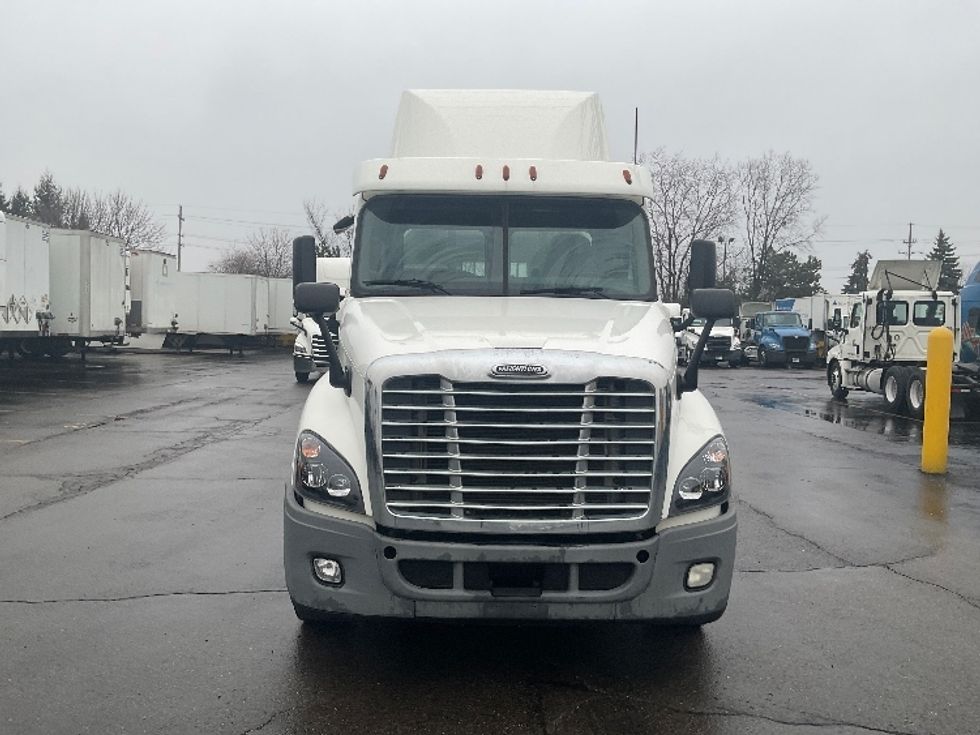 Day Cab Tractor-Heavy Duty Tractors-Freightliner-2018-Cascadia 12564ST-Plymouth-MI-223,420\n\t\tmiles-$ 42,000 - Image 2