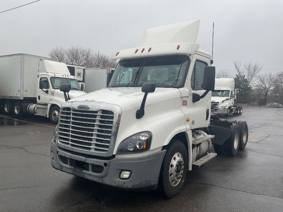 Day Cab Tractor-Heavy Duty Tractors-Freightliner-2018-Cascadia 12564ST-Plymouth-MI-223,420\n\t\tmiles-$ 42,000 - Image 3