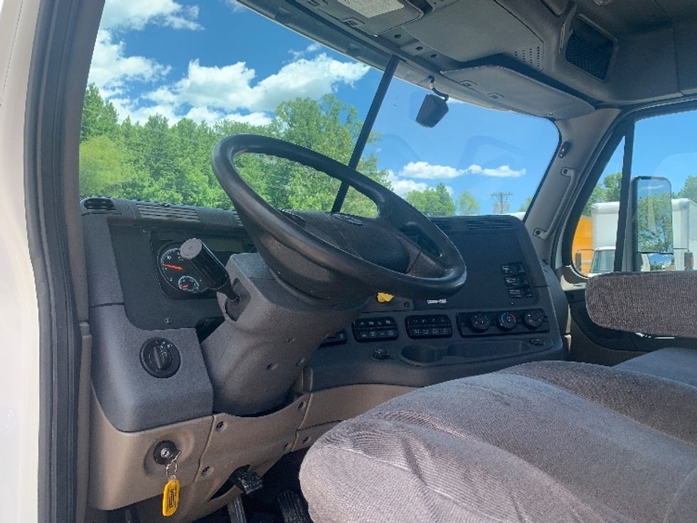 Day Cab Tractor-Heavy Duty Tractors-Freightliner-2018-Cascadia 12564ST-Poplar Bluff-MO-386,722\n\t\tmiles-$ 47,750 - Image 10