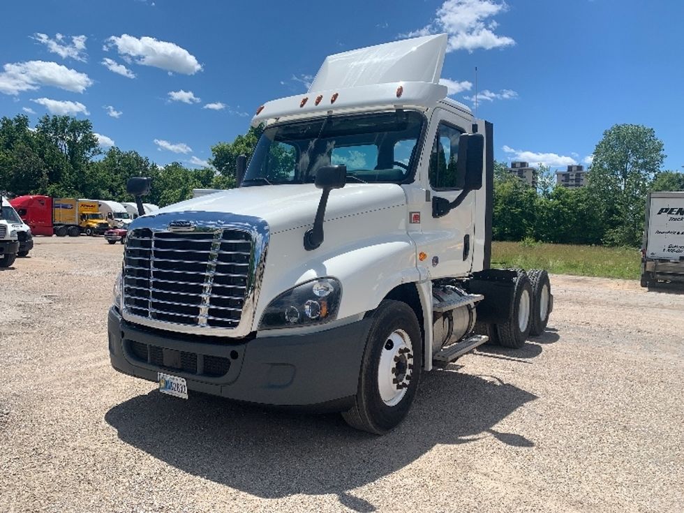 Day Cab Tractor-Heavy Duty Tractors-Freightliner-2018-Cascadia 12564ST-Poplar Bluff-MO-386,722\n\t\tmiles-$ 47,750 - Image 3