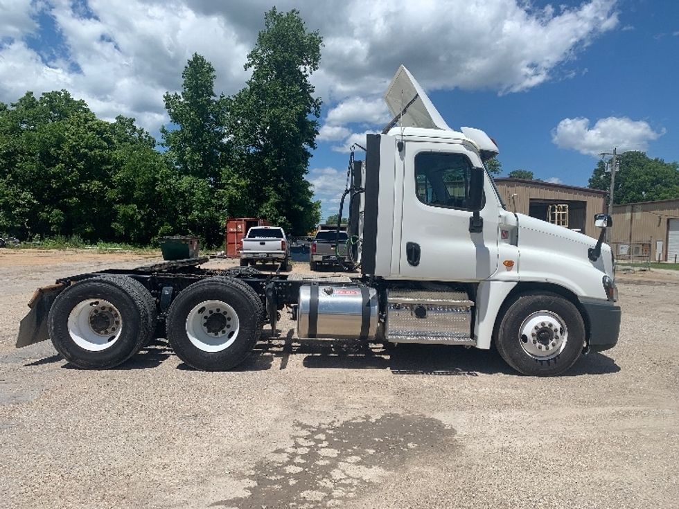Day Cab Tractor-Heavy Duty Tractors-Freightliner-2018-Cascadia 12564ST-Poplar Bluff-MO-386,722\n\t\tmiles-$ 47,750 - Image 8