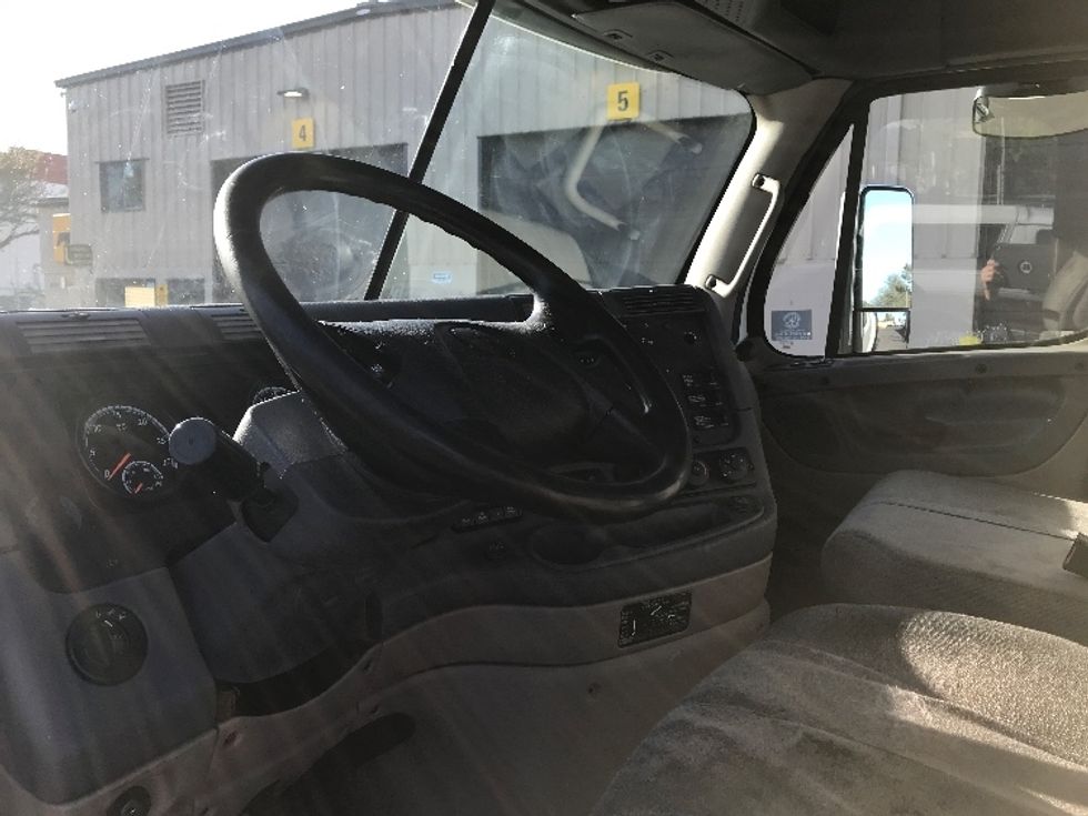 Day Cab Tractor-Heavy Duty Tractors-Freightliner-2018-Cascadia 12564ST-Portland-OR-427,415\n\t\tmiles-$ 40,250 - Image 10