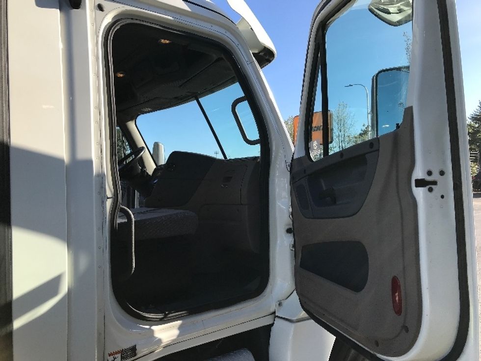 Day Cab Tractor-Heavy Duty Tractors-Freightliner-2018-Cascadia 12564ST-Portland-OR-427,415\n\t\tmiles-$ 40,250 - Image 12