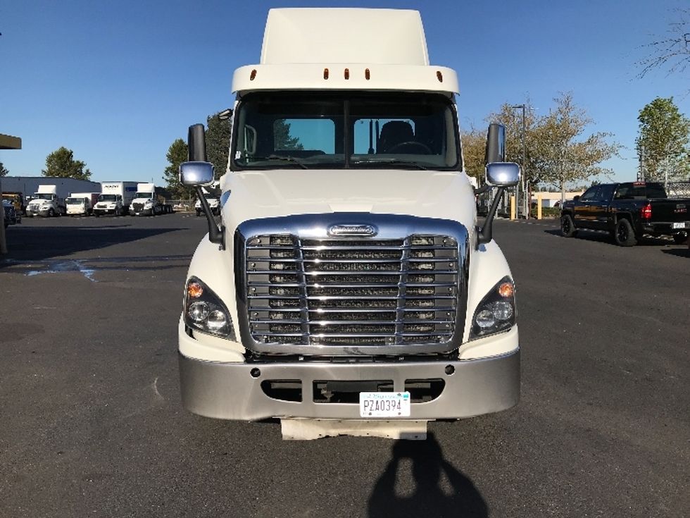Day Cab Tractor-Heavy Duty Tractors-Freightliner-2018-Cascadia 12564ST-Portland-OR-427,415\n\t\tmiles-$ 40,250 - Image 2