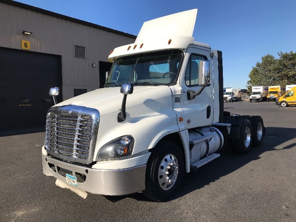 Day Cab Tractor-Heavy Duty Tractors-Freightliner-2018-Cascadia 12564ST-Portland-OR-427,415\n\t\tmiles-$ 40,250 - Image 3